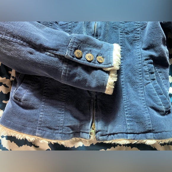 Sashimi blue soft Corduroy jacket w/pockets. Soft, silky white fur-like collar. - Picture 3 of 14